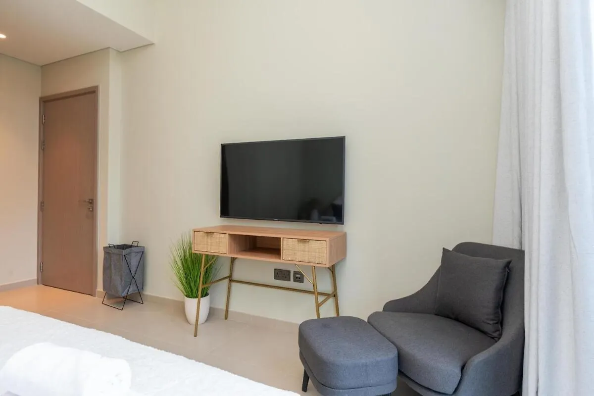 Brand New Apartment Next To Burj Khalifa And Dubai Mall