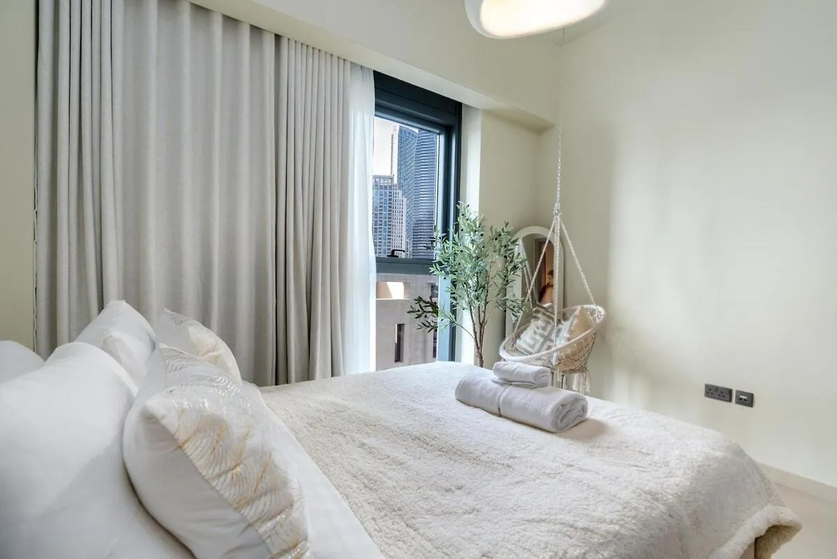 Brand New Apartment Next To Burj Khalifa And Dubai Mall