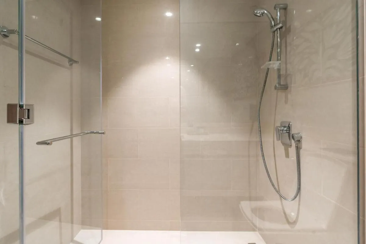 Brand New Apartment Next To Burj Khalifa And Dubai Mall